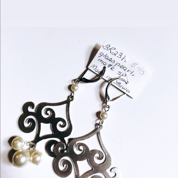 Statement Pearl Earrings - Picture 7 of 7